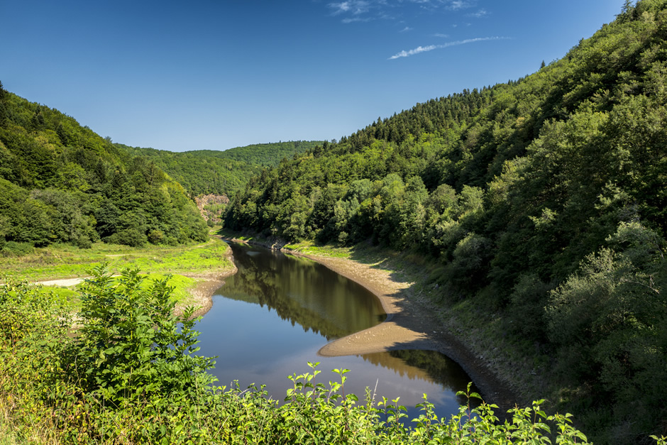 Ferienlandschaft zum Angeln im Kleinbus