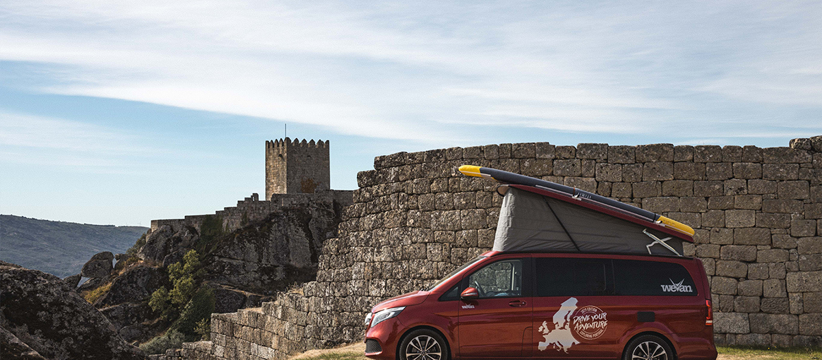 Eine Autoreise in einem campervan auf der Guardian Road von Beira Alta