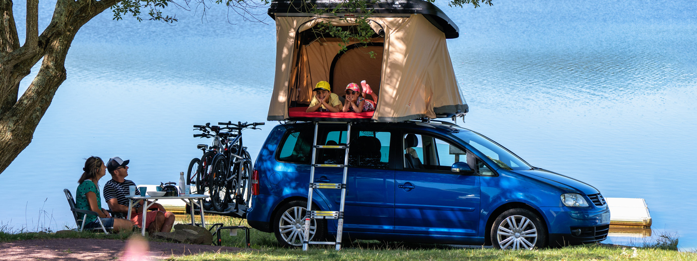 Location d'une tente de toit pour voiture : zoom sur le road trip en famille de nos clients