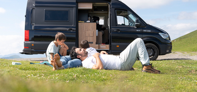 Voyager en famille en fourgon aménagé : 6 astuces pour égayer votre quotidien