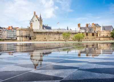 Location minibus Nantes : city trip en famille en Pays de la Loire