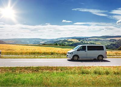Leisure trip : why opt for a minibus hire ?