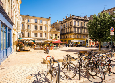 Voyager en Groupe à Bordeaux : Optez pour la Location de Minibus 9 Places