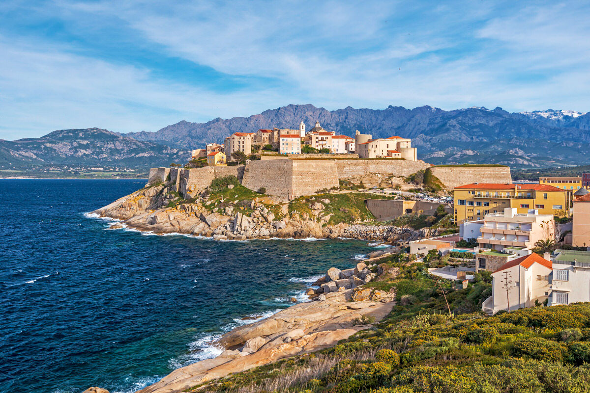 Road trip en Corse : location en van aménagé