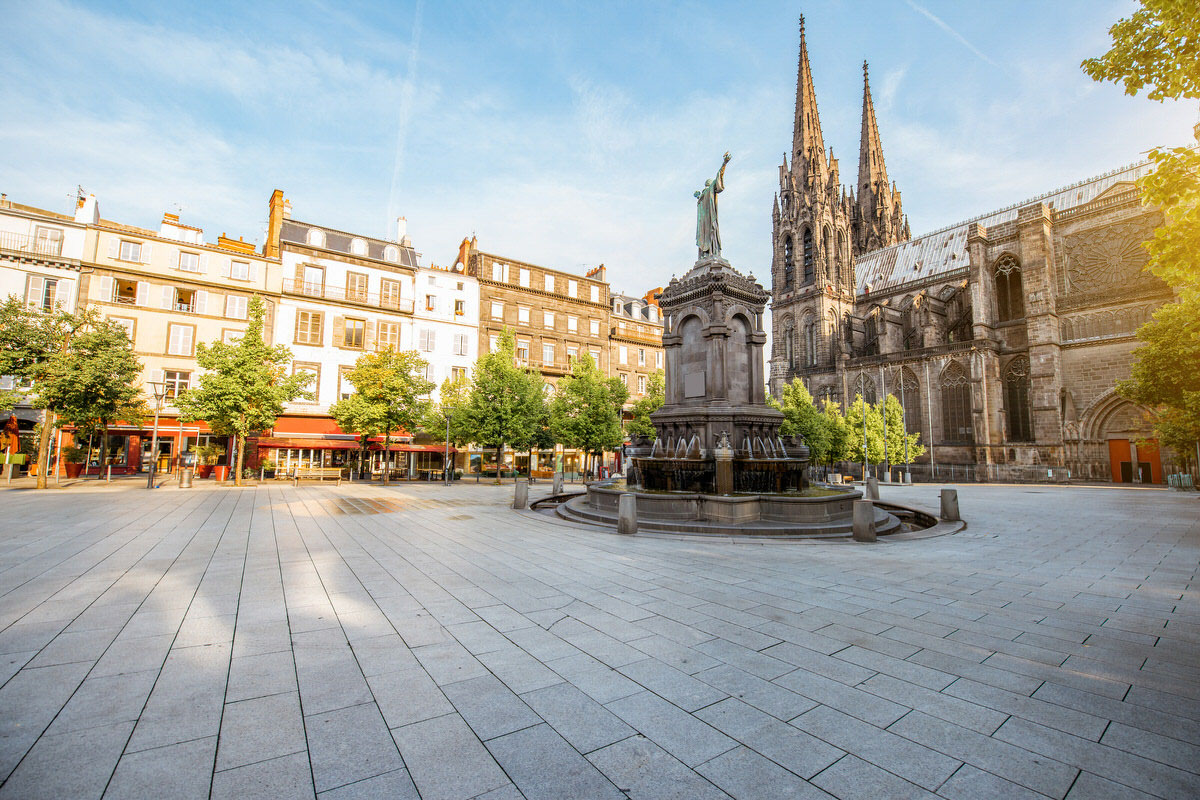 Location de van aménagé : découverte de la géographie de l'Auvergne