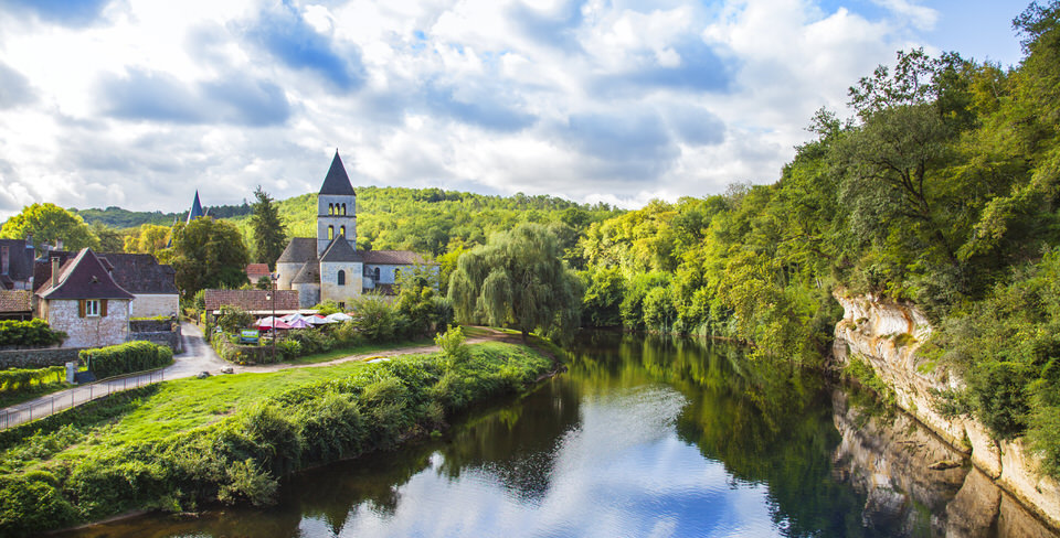 Location van aménagé : balade paisible au fil des villages du Périgord