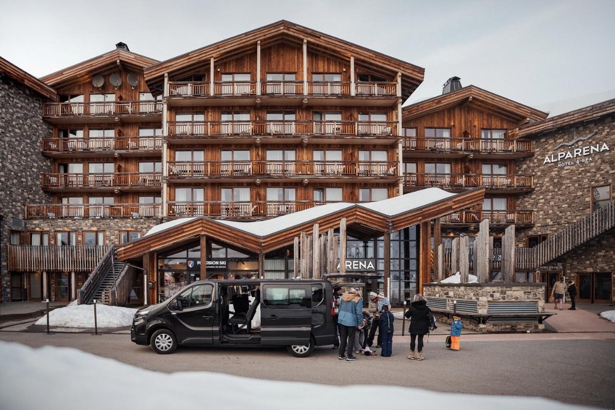 Intérieur spacieux d’un minibus en location en Haute-Savoie