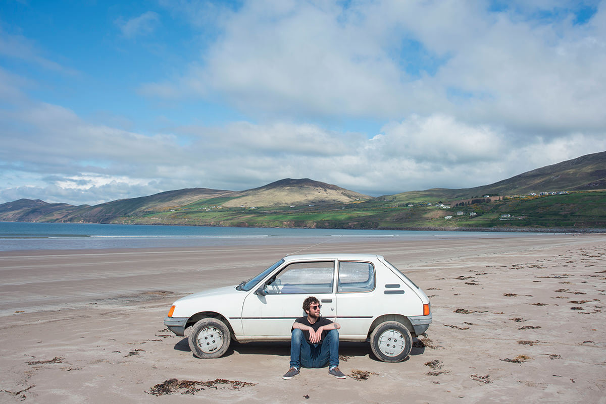 Voiture aménagée plage bretonne