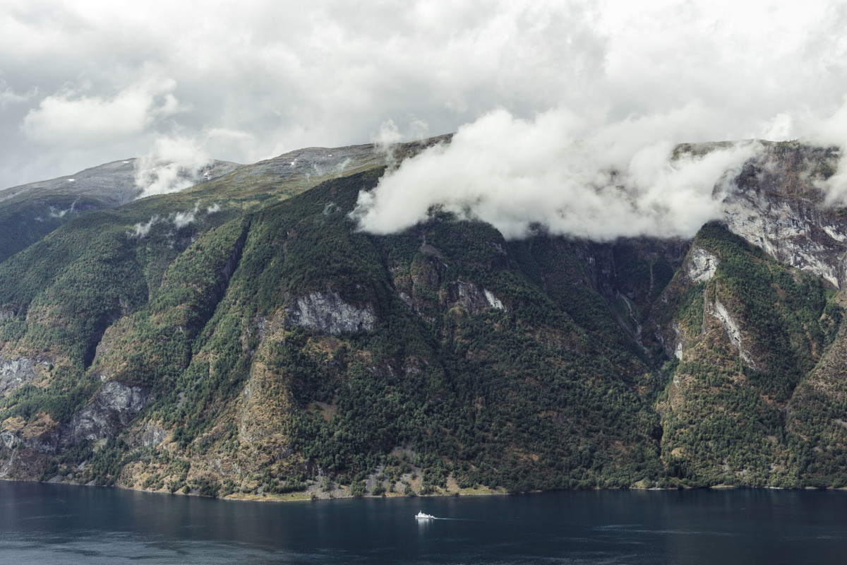 Campervan hire: unequaled view of the Aurlandsfjord