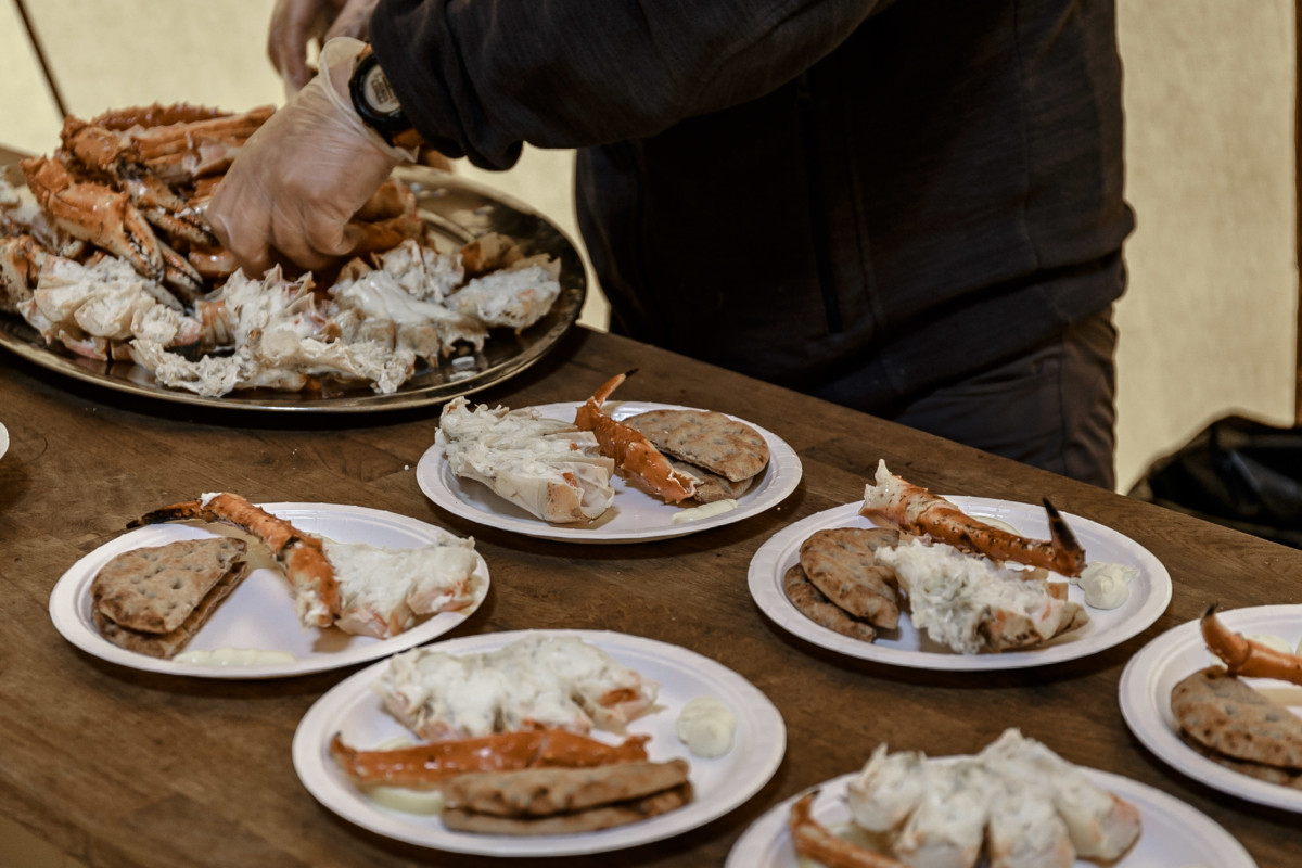Tasting of crab-based specialities: campervan hire