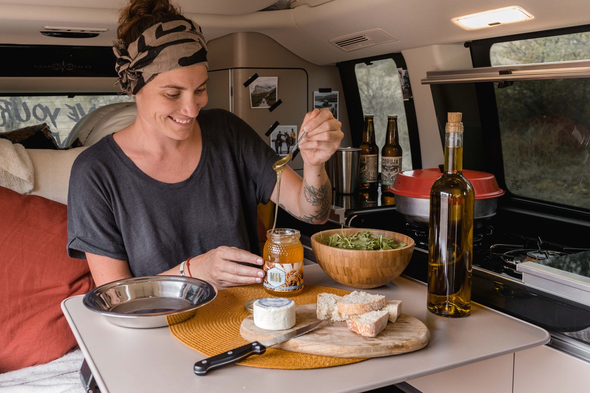 Mieten Sie einen ausgestatteten Van: Kochen auf dem Road trip