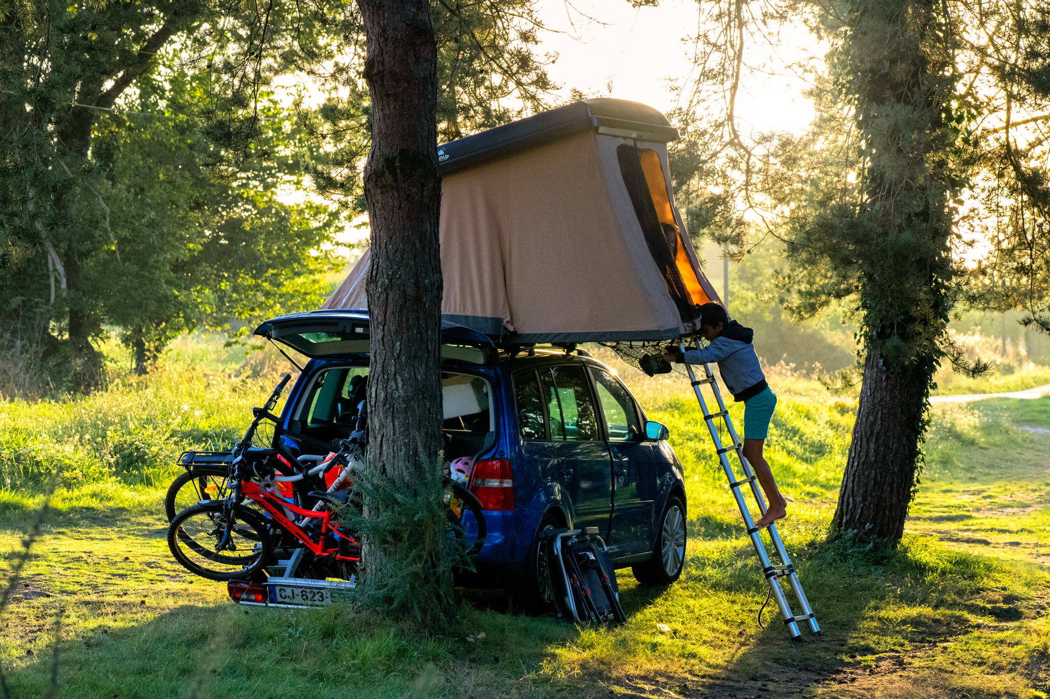 4 persons roof tent: rigid car tent